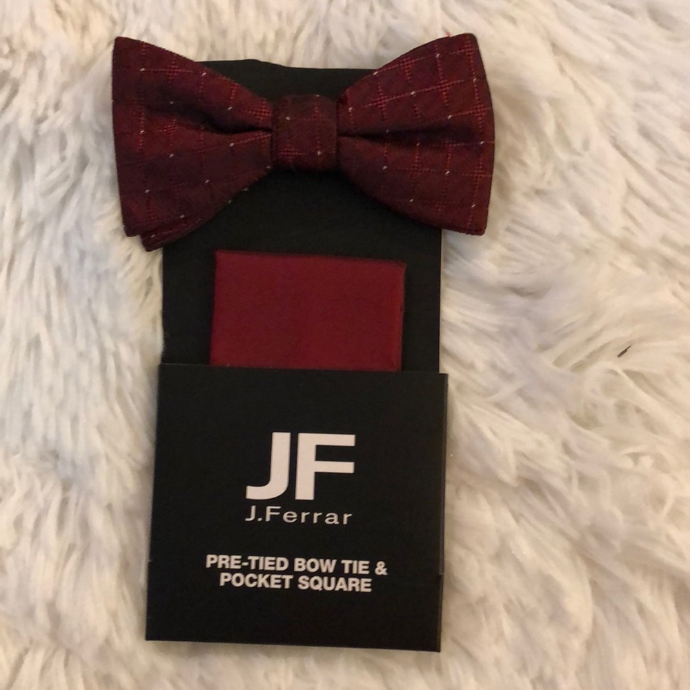 JF J. Ferrar Pre-Tied Bow Tie & Pocket Square